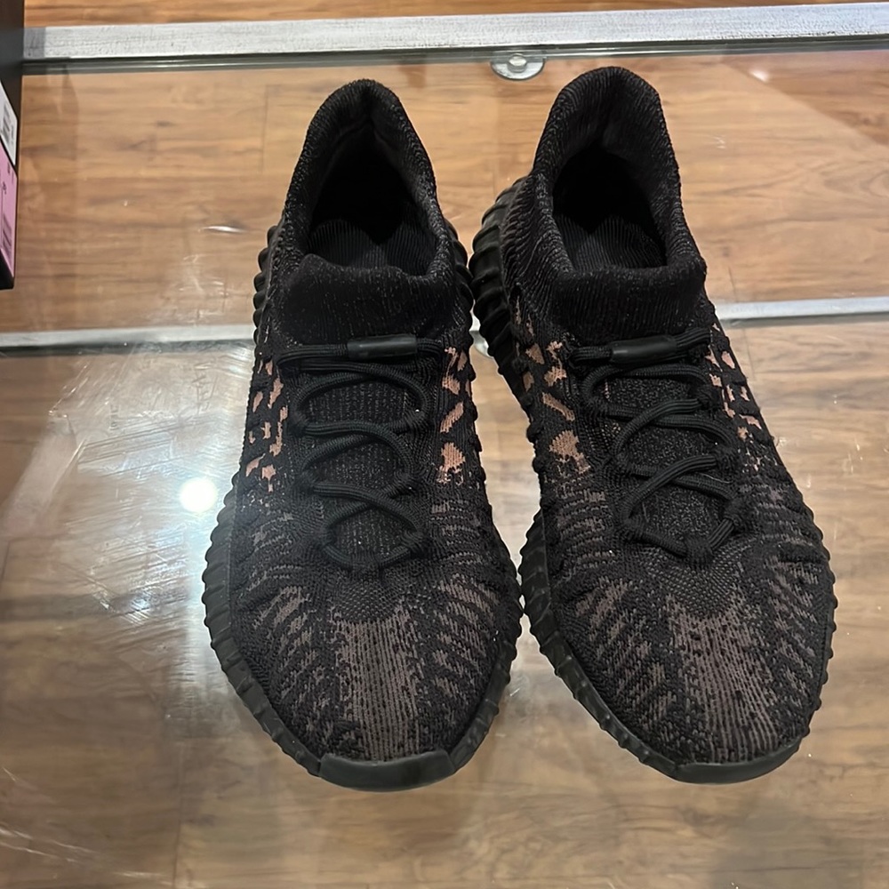 Men’s Yeezy’s Size 9.5 Black/Brown